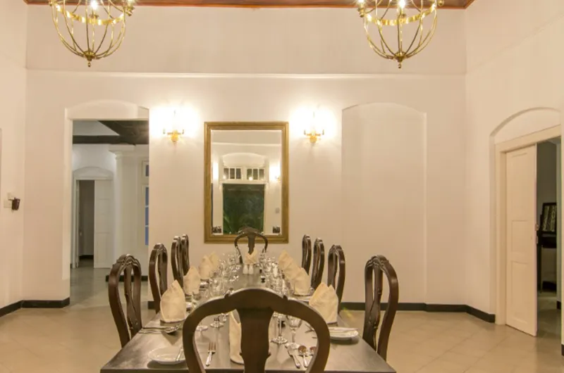 T6 Villa dining area 01
