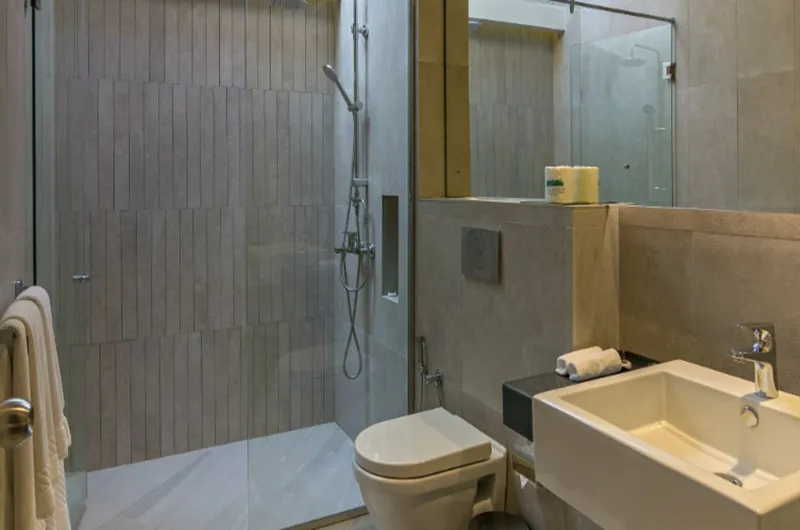 Victoria Golf Resort Chalet washroom